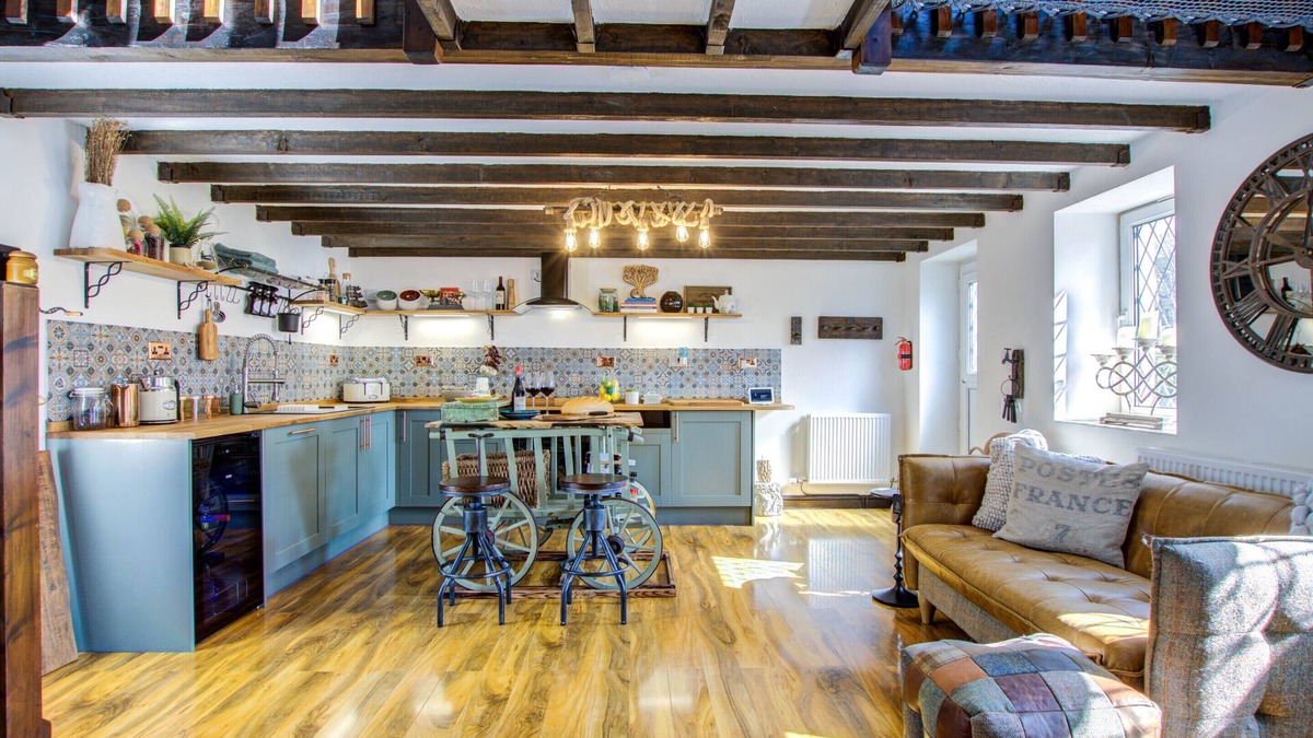 Pembroke Cottage | Luxury Cottage Sleeps 8 Pembrokeshire Wales Close to Town & Beach