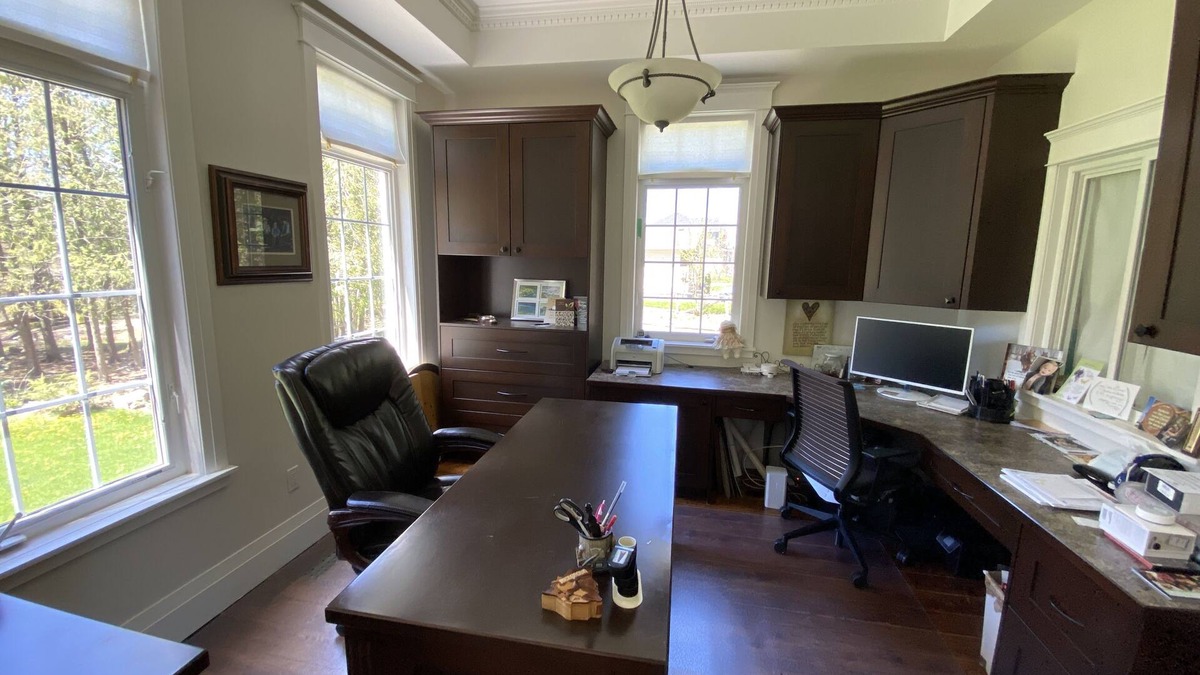 Richmond Hill House | Luxury Cottage Style Custom Show Home ! Only 30 mins from Toronto !
