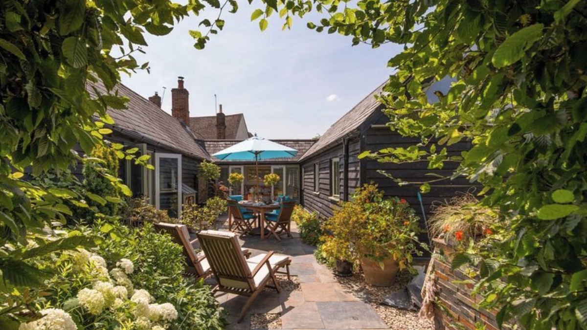 Wantage House | Luxury countryside getaway in 2 bed barn conversion with walks
