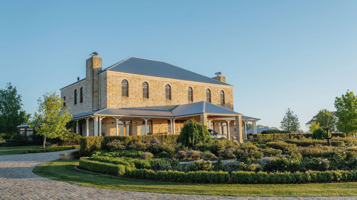 Chatsbury House | Luxury country living 2.5 hours from Sydney