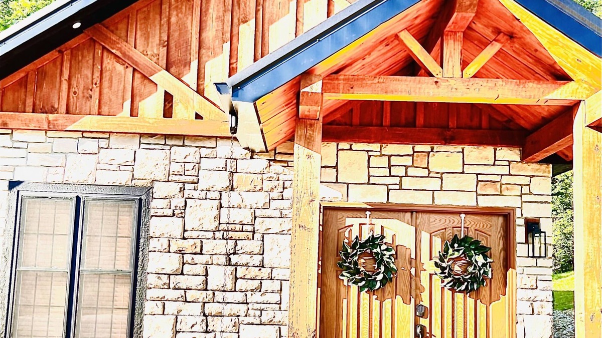 Creola Cabin | LUXURY COUPLES CABIN! Caveside Cabins