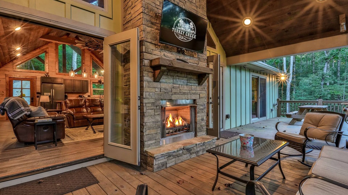 Ellijay Cabin | Luxury Creekside~New Fire Pit! Hot Tub, Game Room, near Ellijay, and Blue Ridge