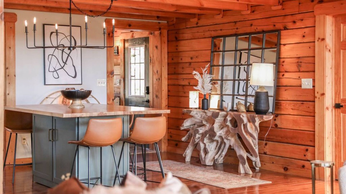 Faber House | Luxury, Curated Lakefront Cabin with New Hot Tub. Near Breweries and Vineyards!