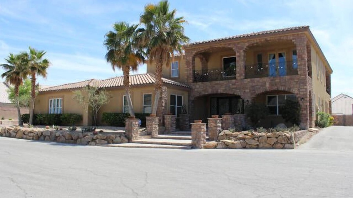 Sunrise Manor House | Luxury Desert Resort