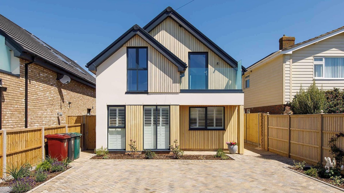 East Wittering House | Luxury designer coastal home for 10 with hot tub