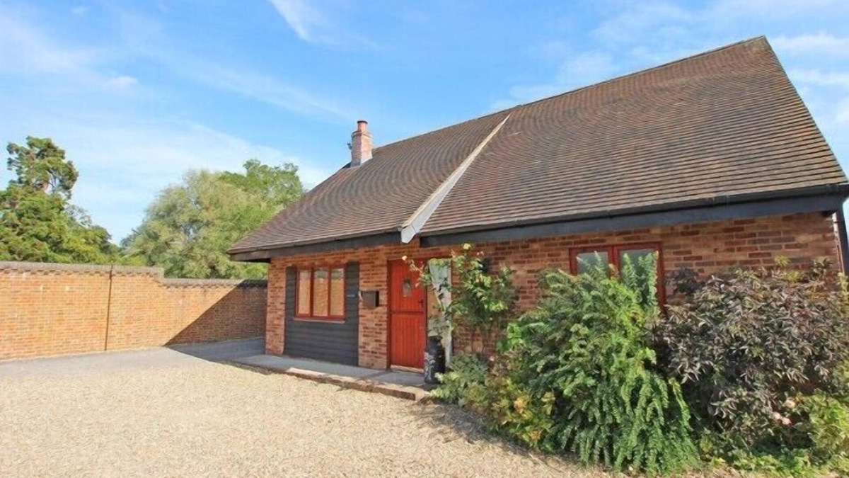 Ashford Cottage | Luxury detached 'Kuschels Cottage' - set in countryside location with great view