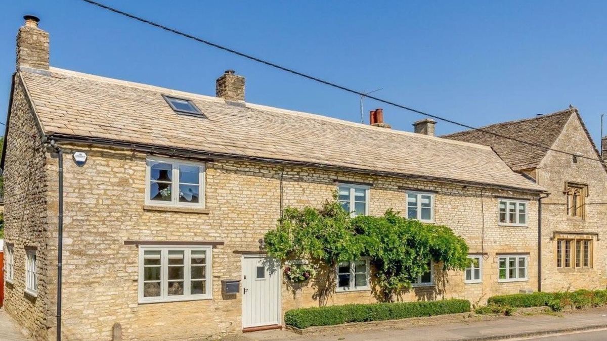 Shipton under Wychwood Cottage | Luxury dog friendly holiday cottage in the Cotswolds with a hot tub - Shaven Cottage