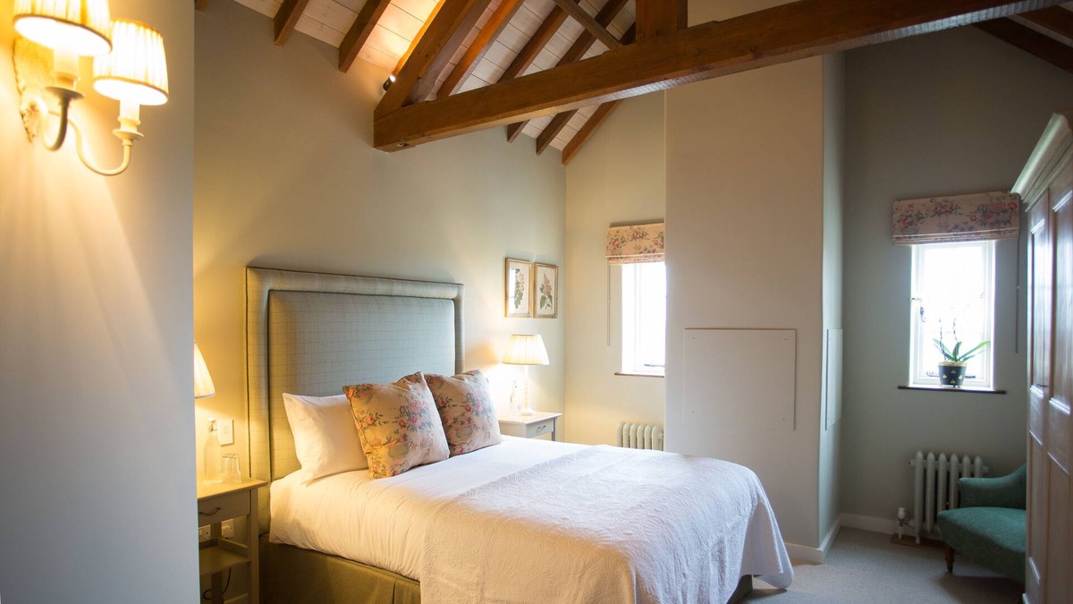 Edington Bed & Breakfast | Luxury Double Ensuite Priory at The Three Daggers