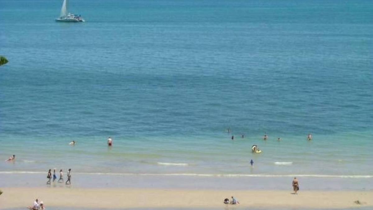 Glenelg Apartment | Luxury, Downstairs Grandview House Apartment. Opposite Colley Reserve & beach.