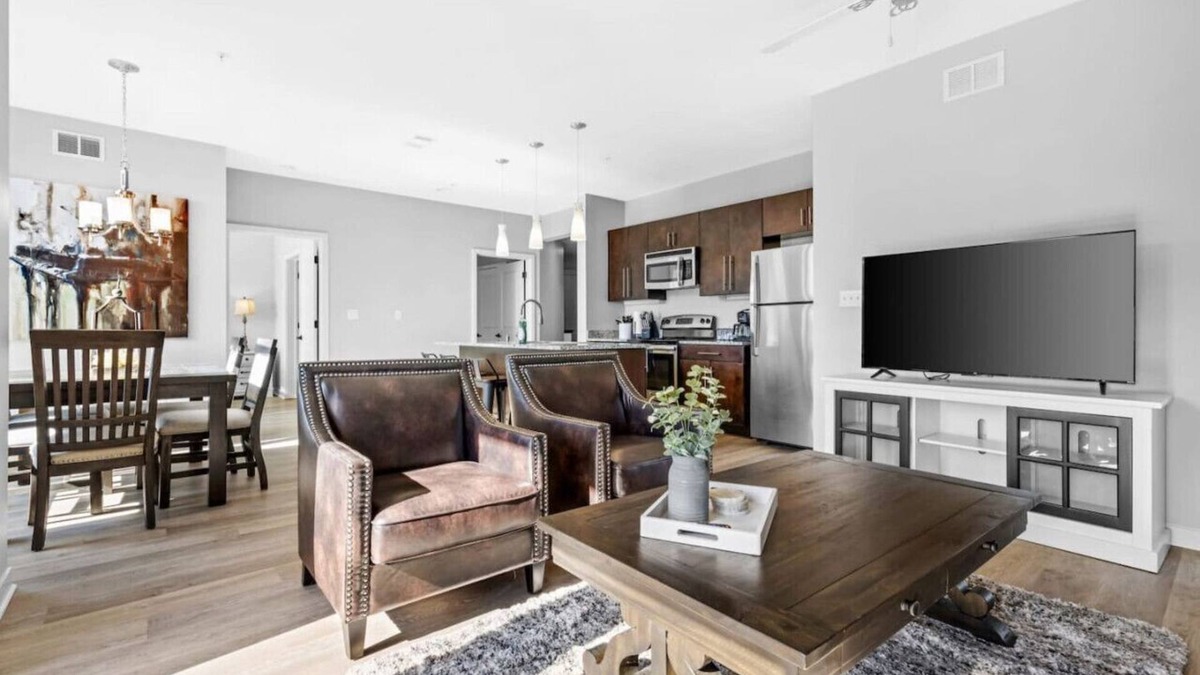 Rolling Mill Hill Condo | Luxury Downtown 2 bed 2 bath corner unit- #304