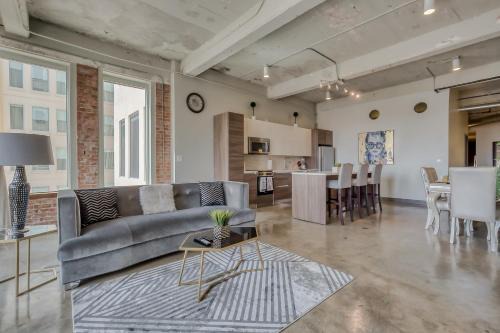 Downtown Dallas Apartment | Luxury Downtown Dallas Stay by Amyfinehouse