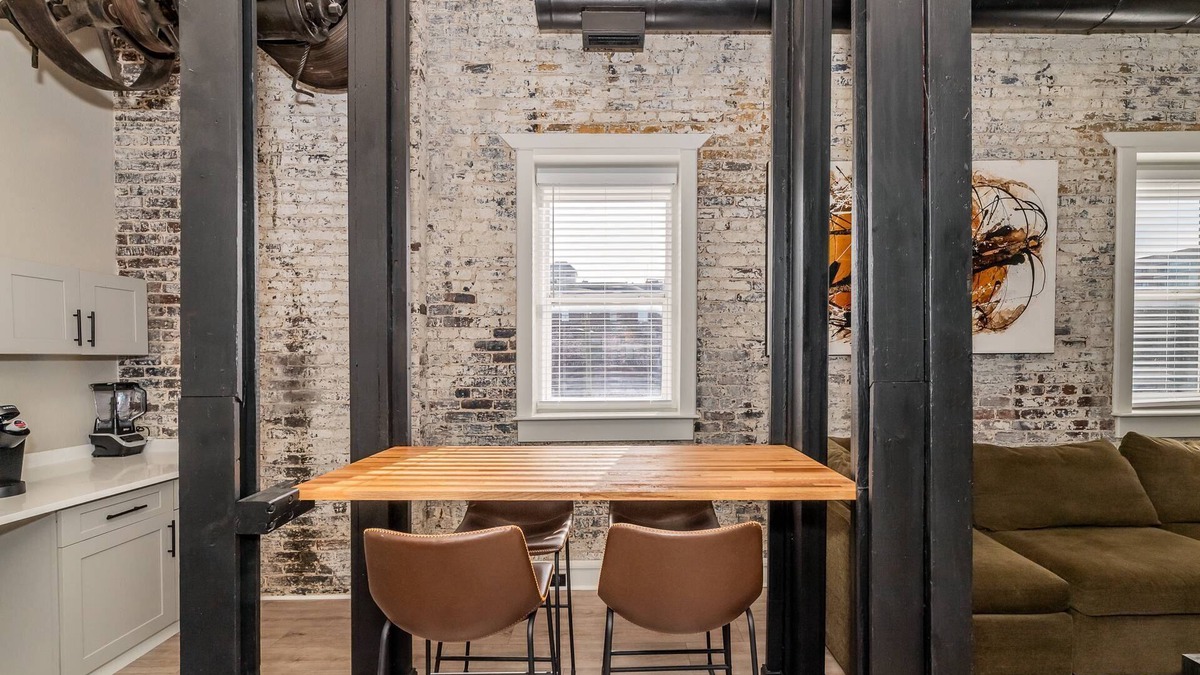Old City Condo | Luxury Downtown Knoxville Condo 20ft Ceilings, Smart TV, Walk to Dining, Stadiums, Historic Theaters