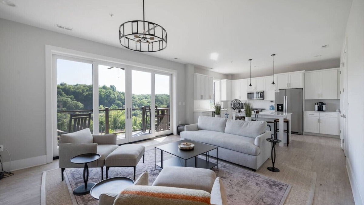 Central Business District Apartment | Luxury Downtown Loft, Balcony and Rooftop Bar!