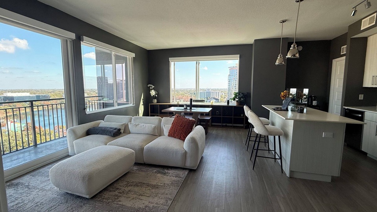 Downtown Orlando Apartment | Luxury Downtown Retreat with Breathtaking City & Lake Views