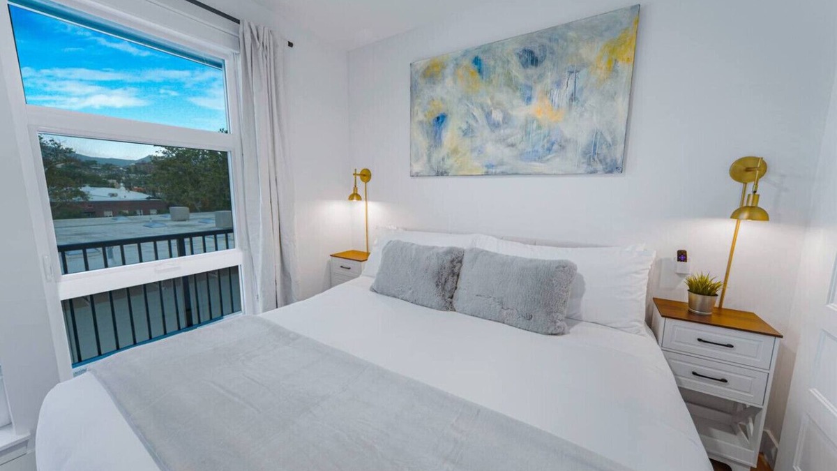 Downtown Salt Lake City Apartment | Luxury Downtown 1BR 1BA - Pool/Gym/Pkg/Bowls+More!
