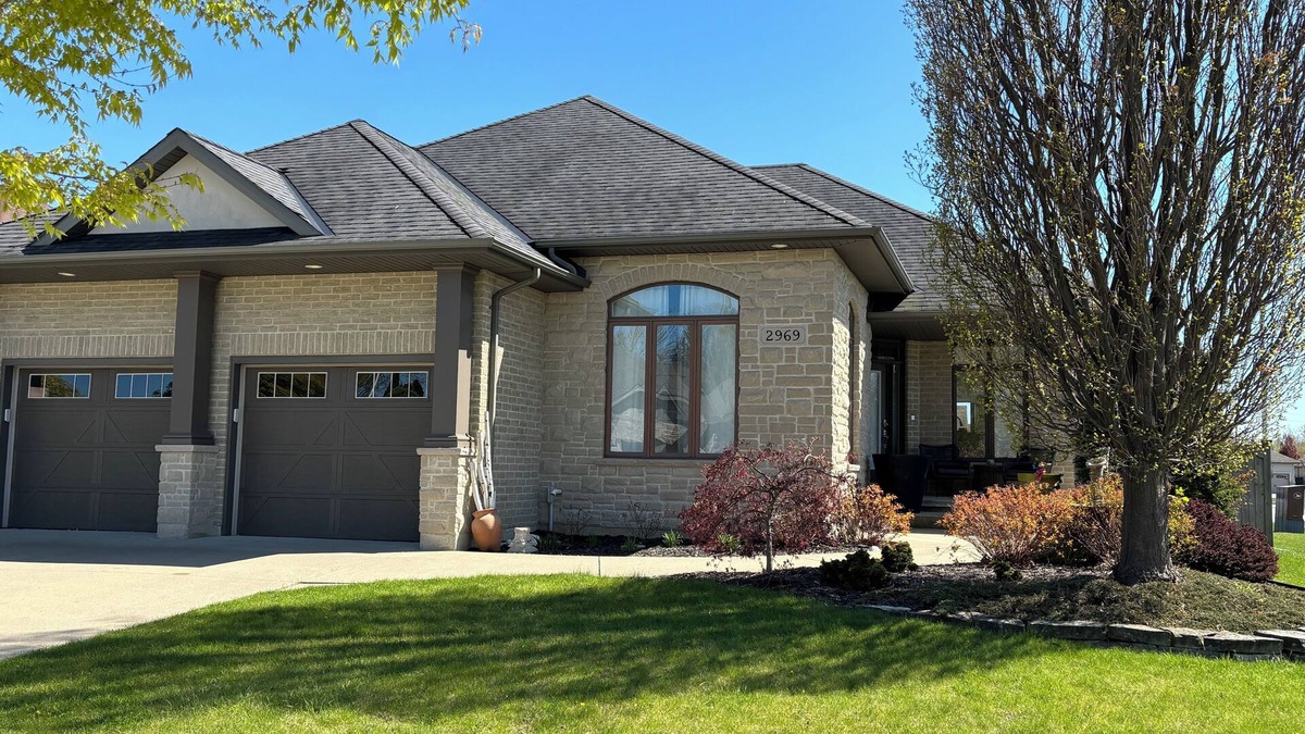 Sarnia House | Luxury Dream Home – Beaches, Golf, Parks, Trails – Perfect for Families