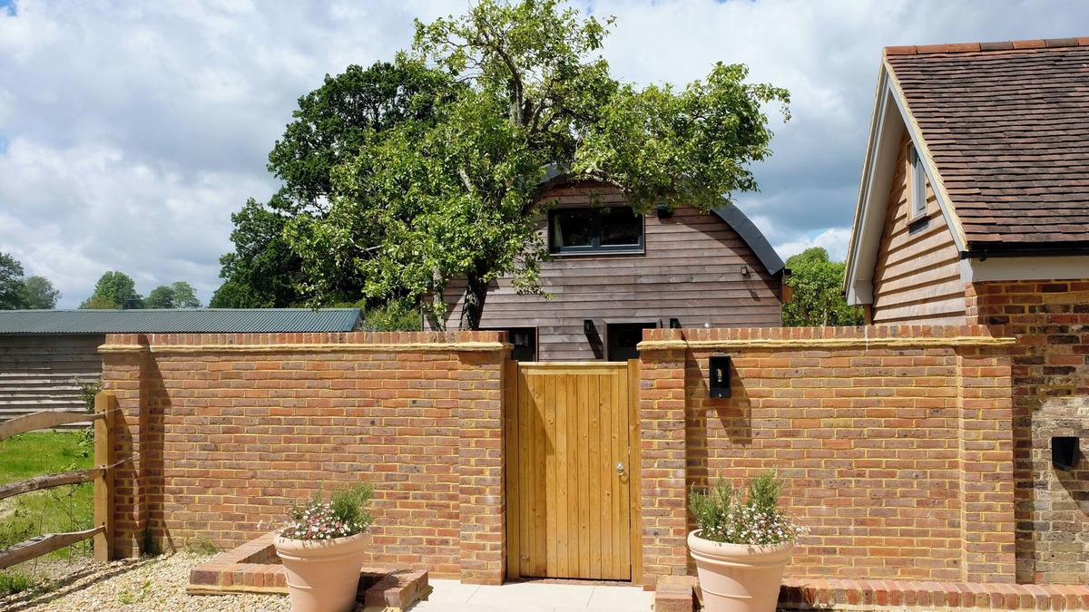 Scaynes Hill House | Luxury Dutch Barn in countryside with cool space. Newly renovated. Pet friendly!