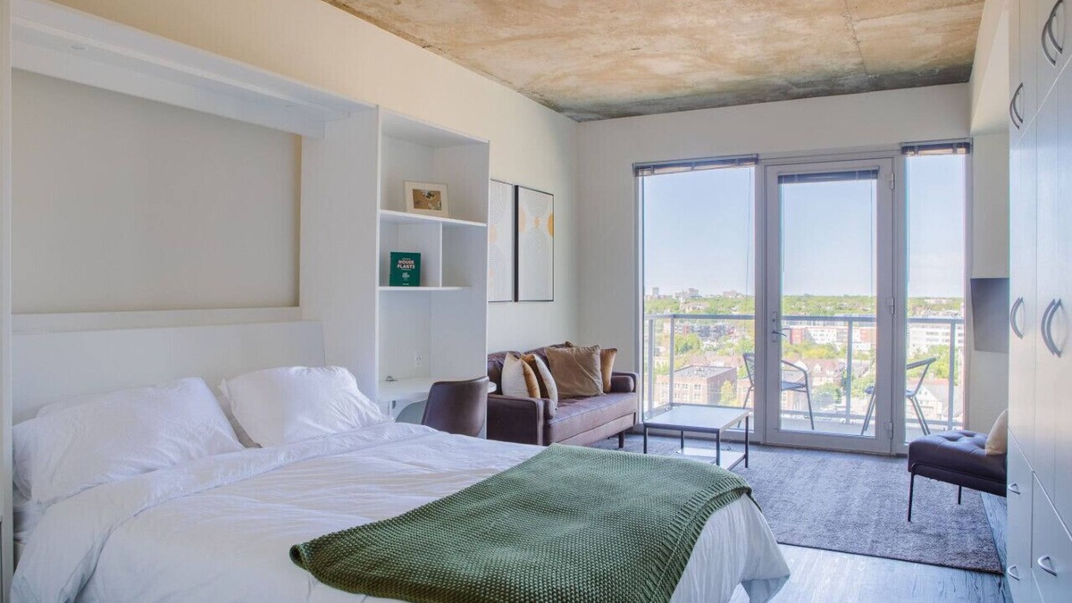 Lower East Side Apartment | Luxury East Side Studio Apt Near Brady St with Balcony