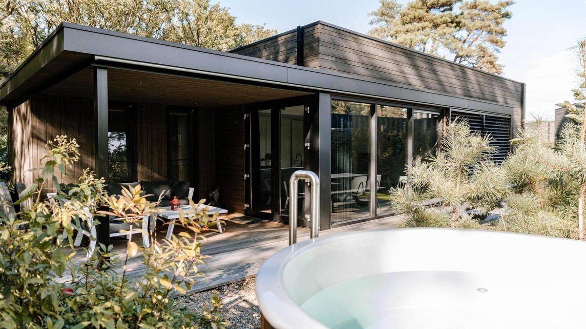 Elst House | Luxury Eco-Lodge for two with hot tub. Catch your own wellness moment completely relaxed from your own terrace!