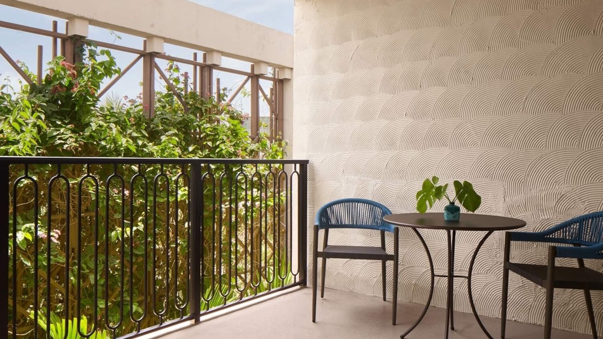 Coconut Grove Hotel | Luxury Eden in Miami: Dive into Rooftop Pool & Enjoy Spa Services | 4 Units
