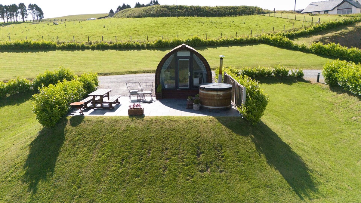 Glandyfi Cabin | Luxury Ensuite Wooden Glamping Cabin With Hot Tub