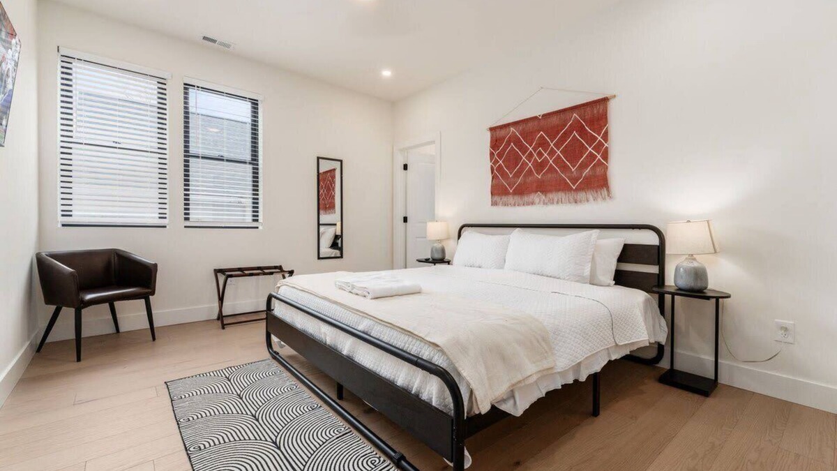 Near East Columbus Apartment | Luxury Escape 4BR 3 bath Oasis in Historic Old Town