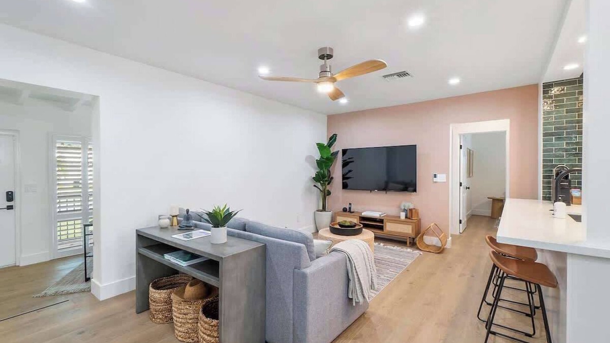 Lake Ridge Apartment | Luxury Escape: Close to beach, heavenly beds