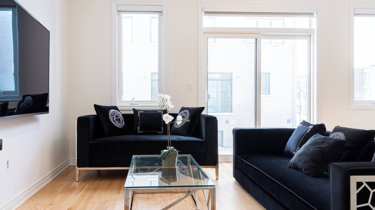 Vaughan House | Luxury Escape Near Canada’s Wonderland | Prime Location