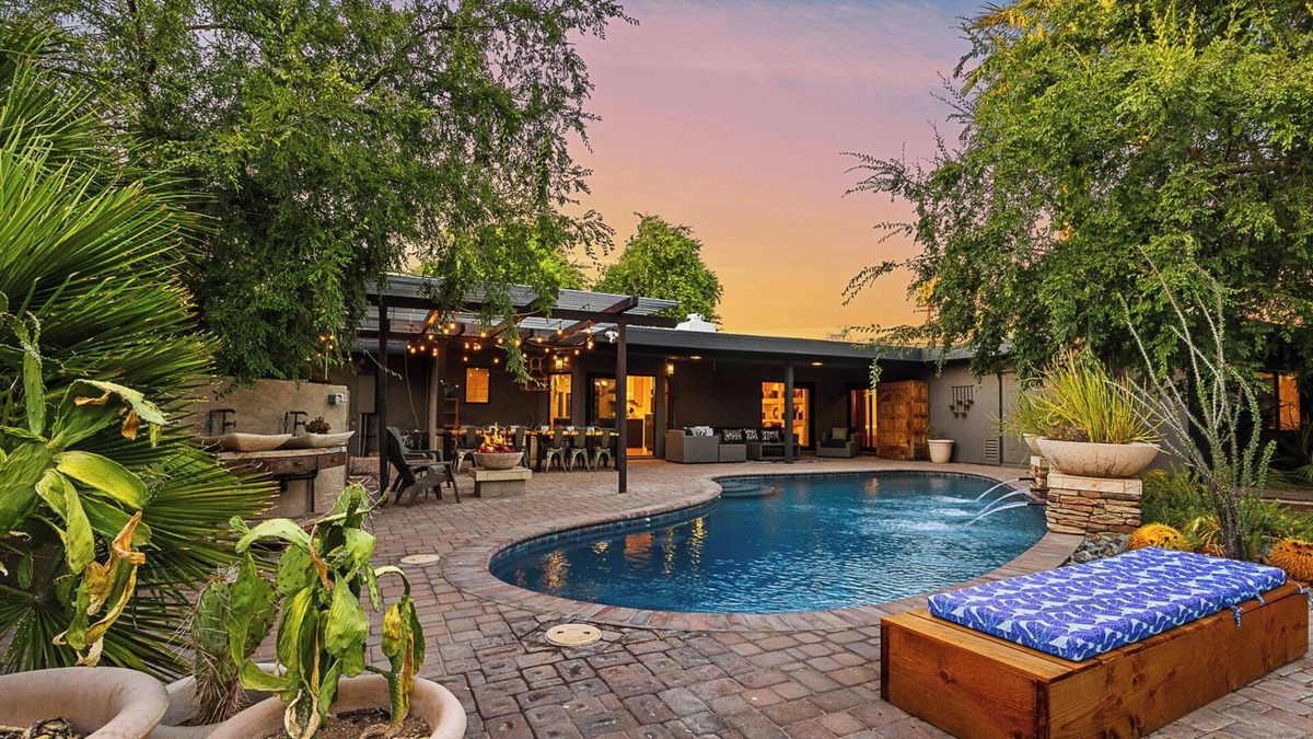 Sundown Ranchos House | Luxury Escape with Pizza Oven, Pool, Guest Casita & Outdoor Shower