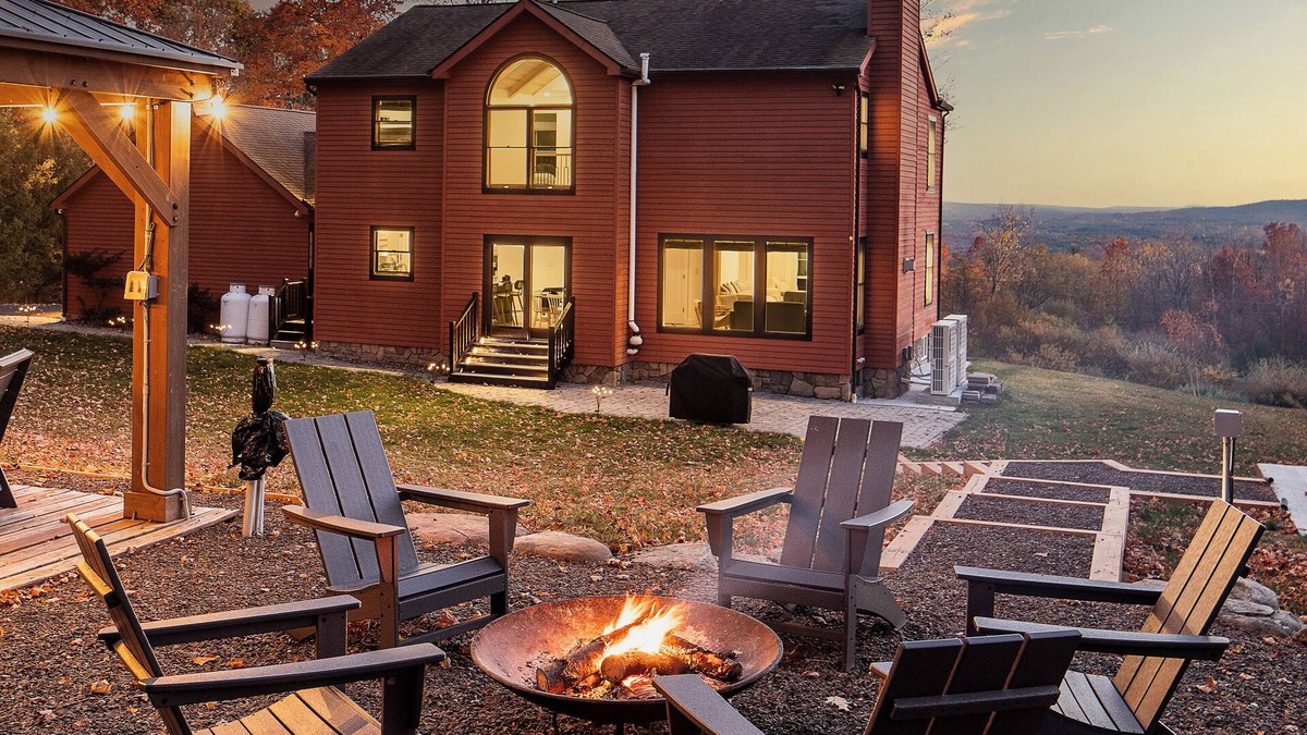 Leeds House | Luxury Escape with Panoramic Mountains Views