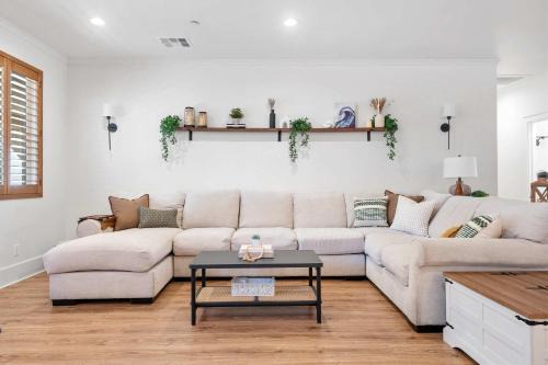 Country Club House | Luxury Escondido Family Oasis with Hot Tub