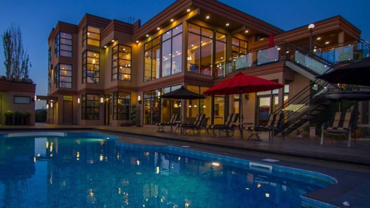 Southeast Kelowna Villa | Luxury Estate Villa