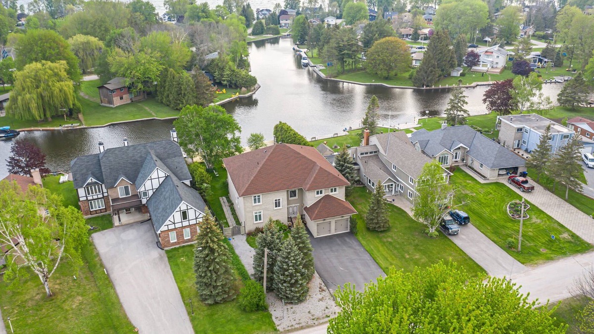Lagoon City Villa | Luxury Europian Waterfront Villa in Lake Simco, considered Venice of the North