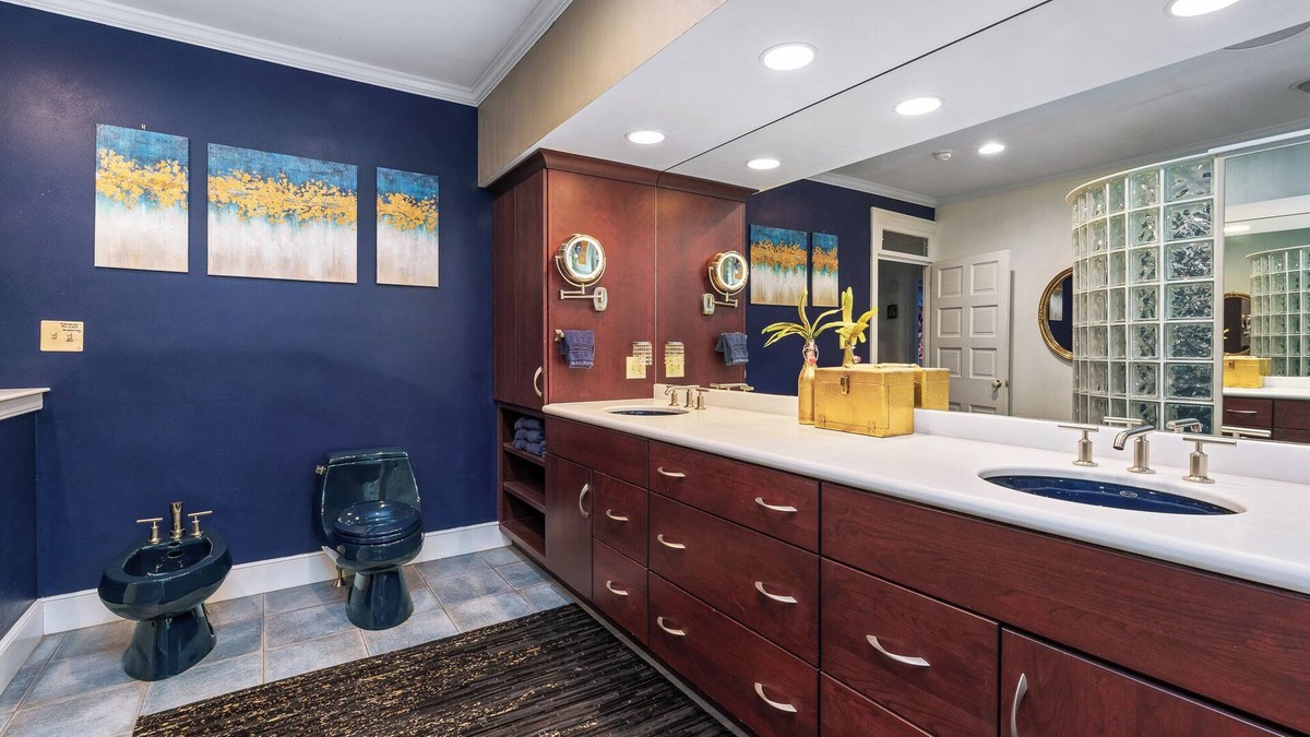 Downtown Harrisburg House | ☆ Luxury Executive Home ♥ of the City + Courtyard