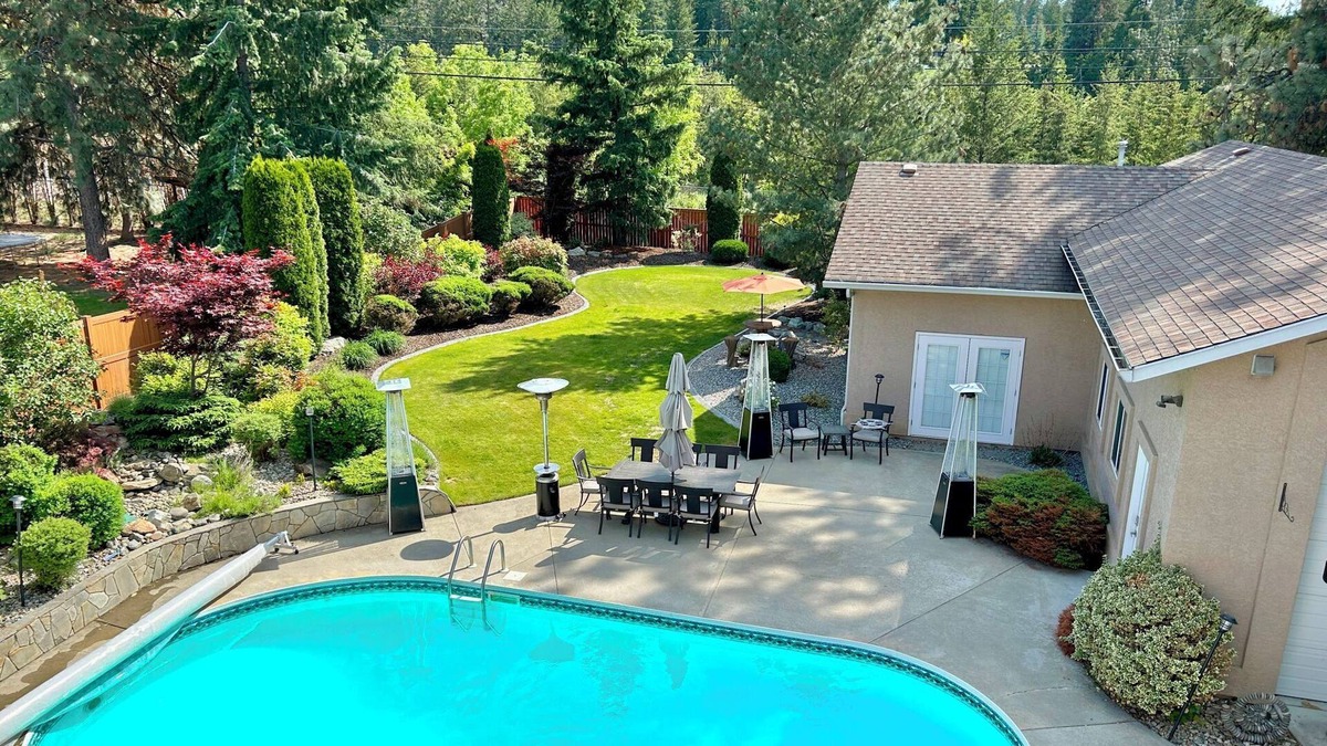Southeast Kelowna House | Luxury Executive Home with Pool & Hot Tub Near Wineries, Hiking, KVR & Golf