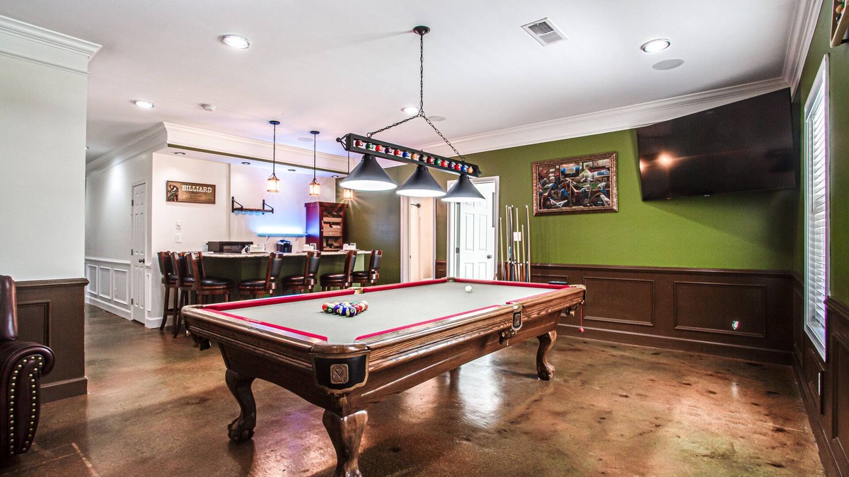 Cliftondale Apartment | Luxury Fairburn Suite with Wooded View