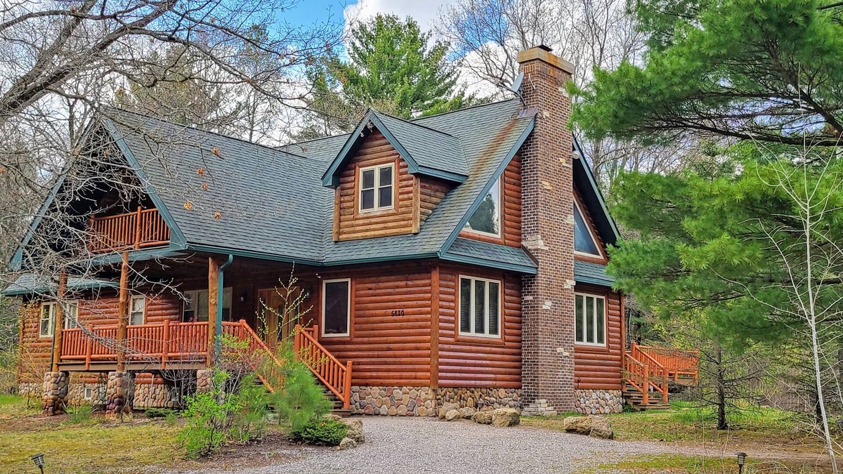 Necedah House | Luxury Family Cabin in a forest with a private pond