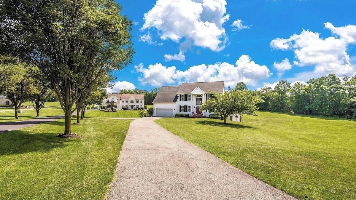 Dayton House | Luxury Family Group House near DC/Frederick/Baltimore w/Theatre, Game Room &Gym