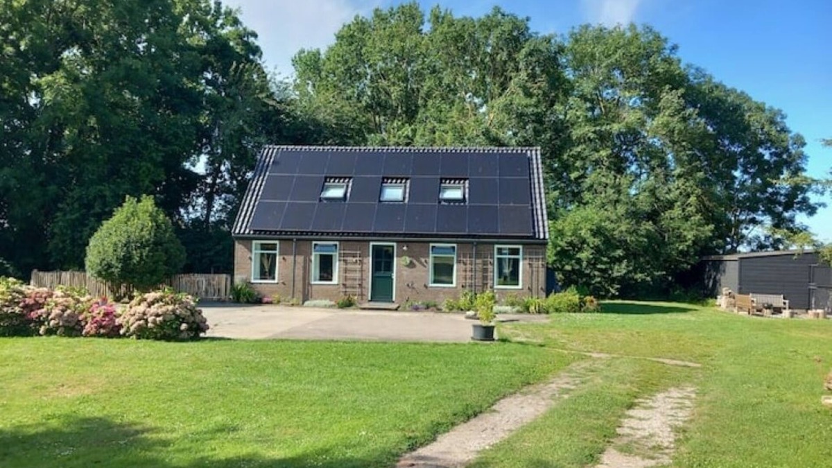 Schellinkhout Cottage | Luxury Family House | Lake & Mill Views, Close to Beach