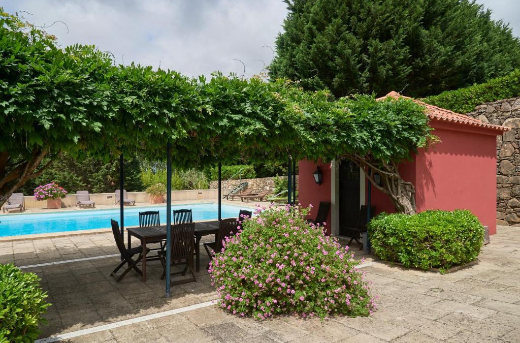 Sobral de Monte Agraco Villa | Luxury Farmhouse with Swimming Pool, By TimeCooler