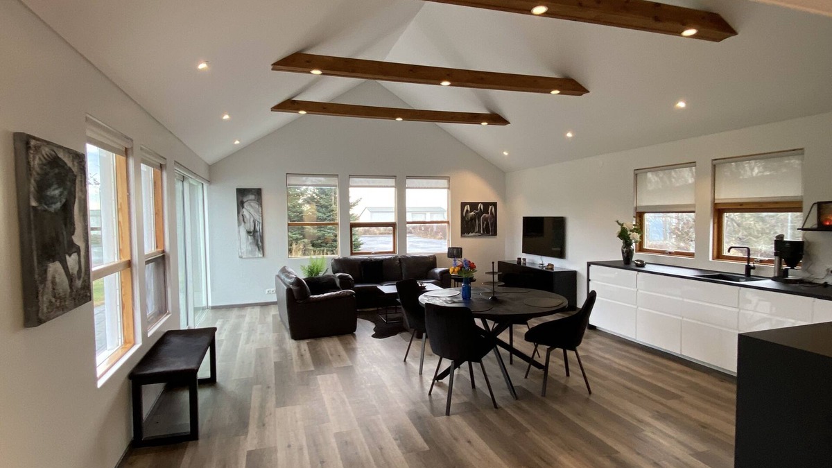 Reykholt House | Luxury farmhouse w/hot tub
