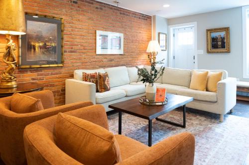 Federal Hill House | Luxury Federal Hill Home with Rooftop & 4 Parking Spots