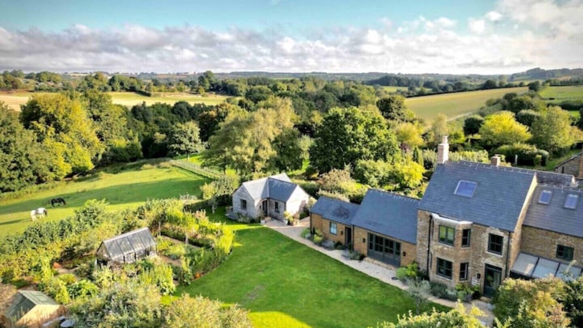 Whichford House | Luxury four bedroom family cottage