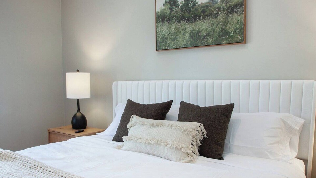 Weatogue Condo | Luxury, fully furnished, dog friendly townhouse with attached garage.