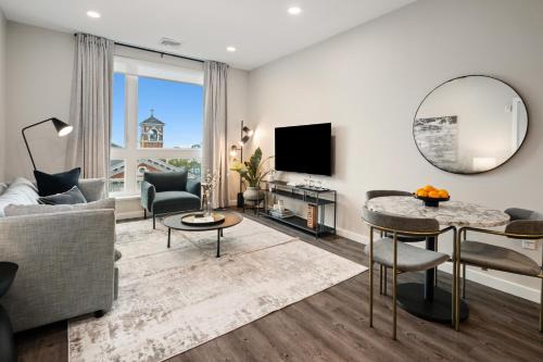 The Hill Apartment | Luxury Furnished Apartments by Hyatus Downtown at Yale