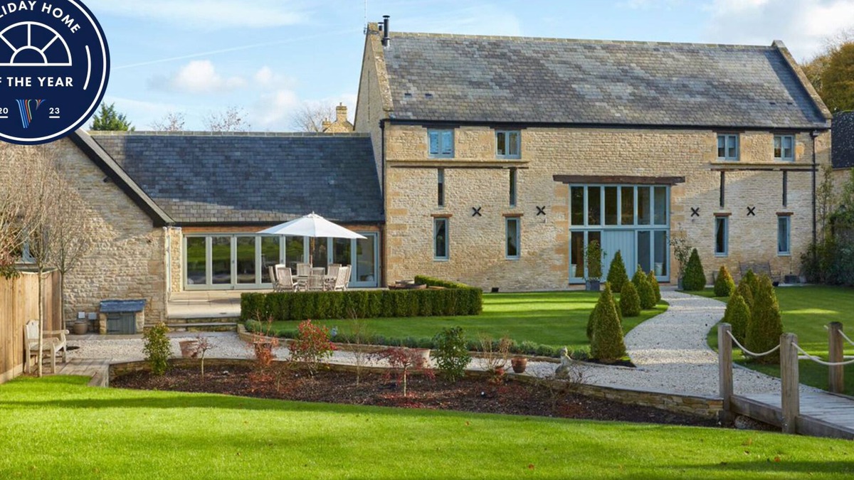 Shipton under Wychwood House | Luxury Grade II listed Cotswold barn conversion ~ sleeps 12