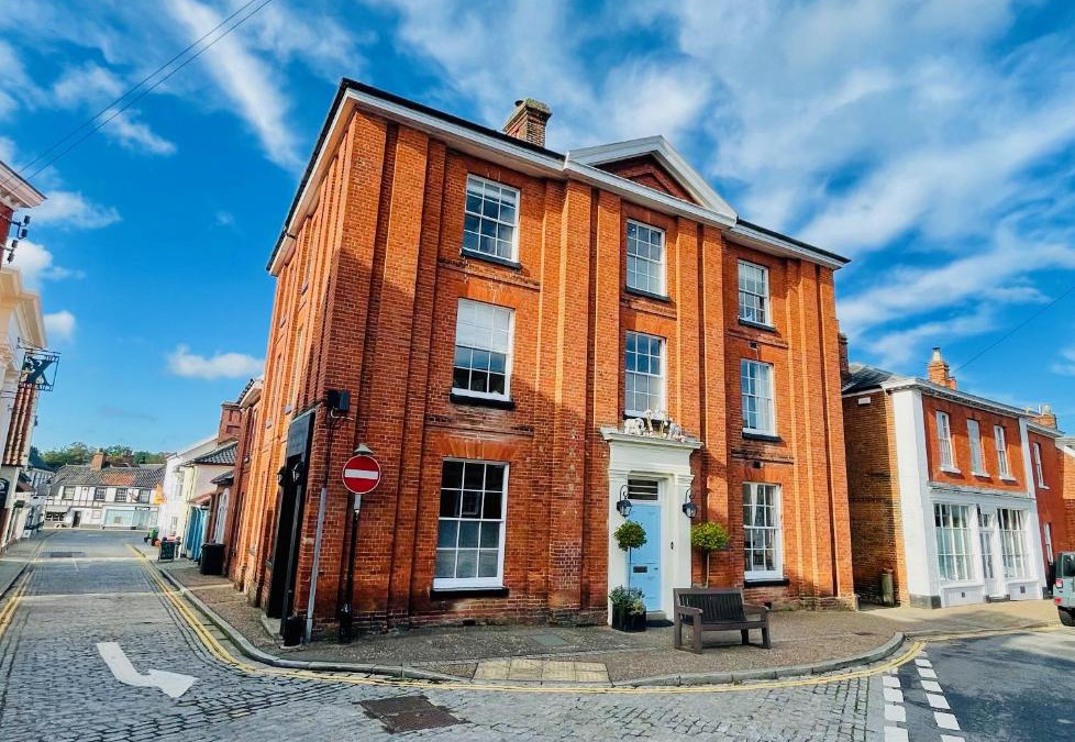 Harleston House | Luxury Georgian House With Sauna Sleeps 19-23