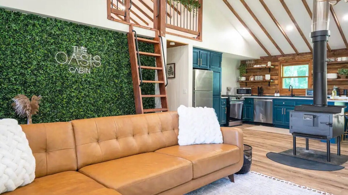 Richmondville House | Luxury Getaway Cabin Hot Tub + Sauna and More!