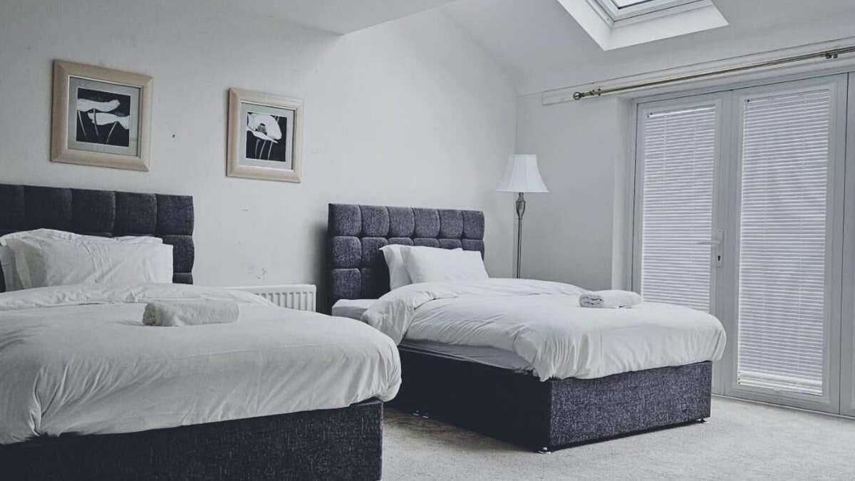 Preston House | Luxury Getaway in Preston with 5 Bedrooms