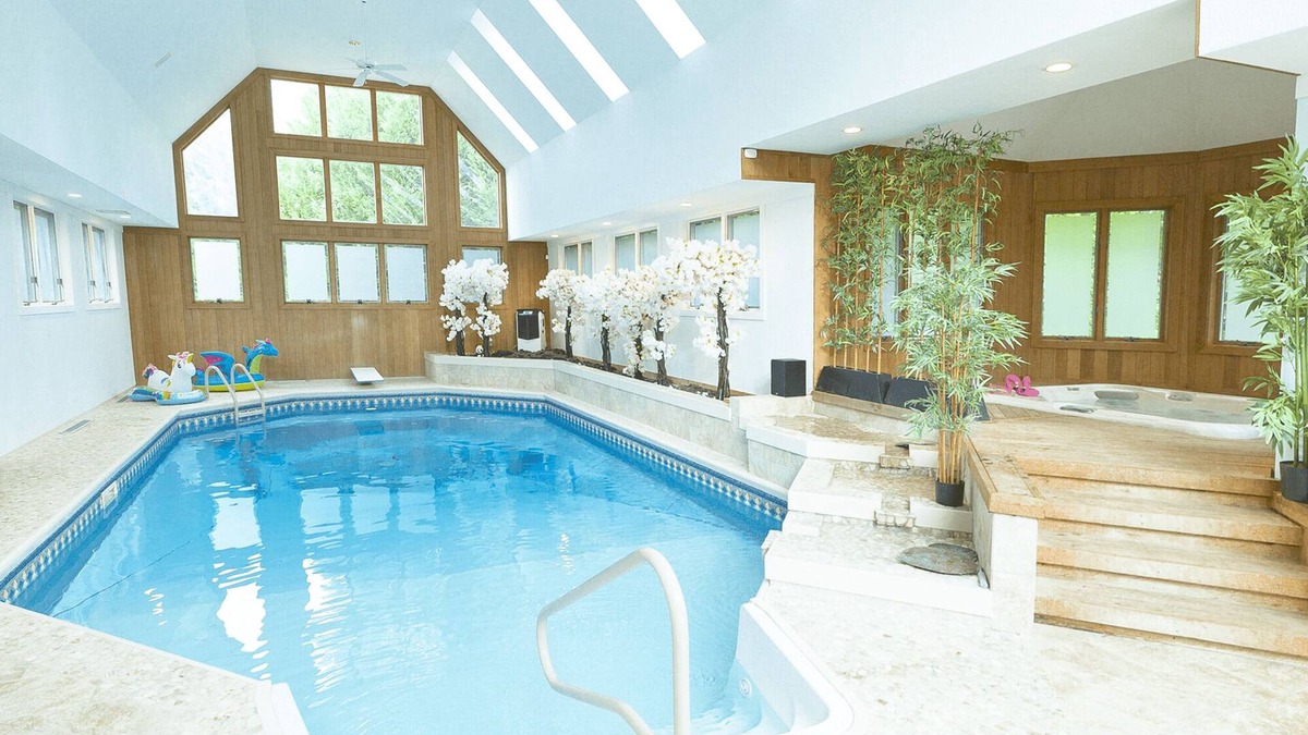 Berlin House | Luxury Getaway, Indoor Pool, Hot Tub, Outdoor Games, Fast Internet, Sleeps 16+